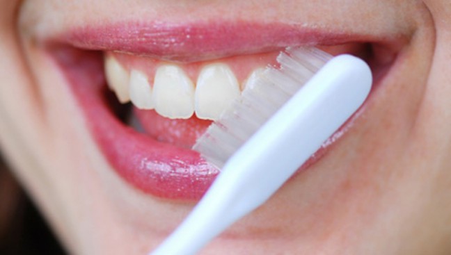 Anda Ingin Menghilangkan Plak Gigi Dengan Mudah Ikuti Tips Berikut Ini..!!!!
