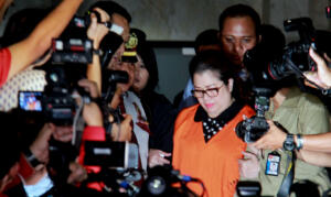 Komisi Pemberantasan Korupsi (KPK) resmi menahan Dewie Yasin Limpo, tersangka dugaan suap proyek pembangkit listrik di Papua, bersama empat tersangka lainnya, Kamis, 21 Oktober.