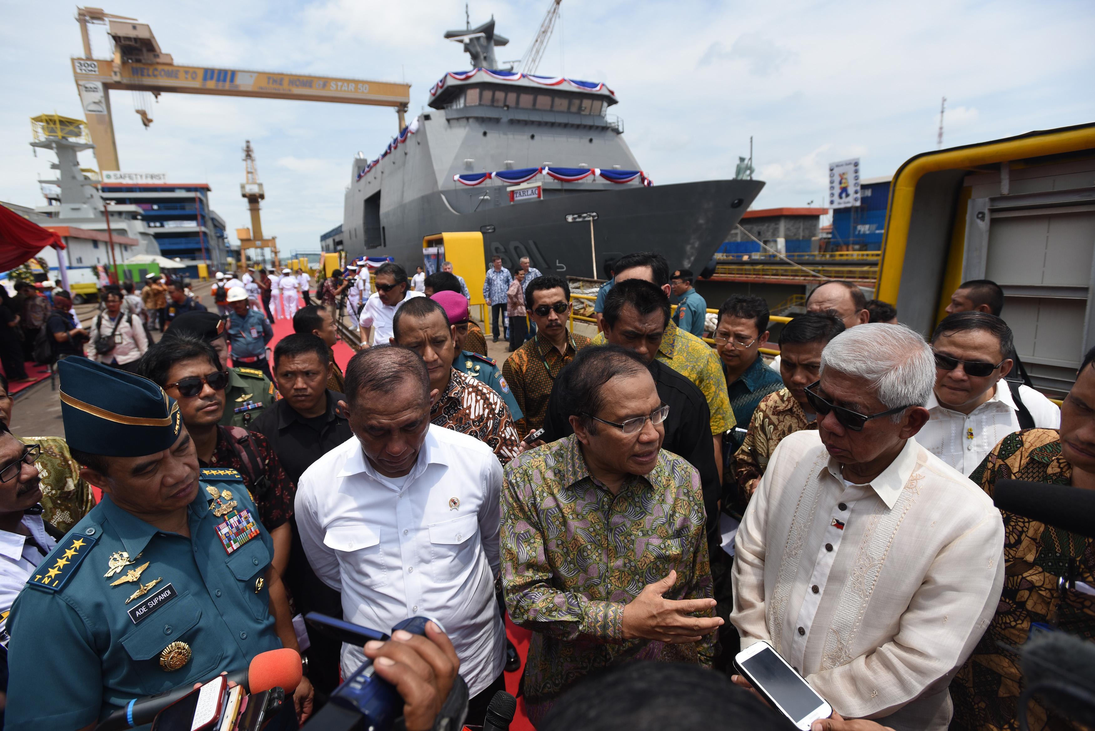 Menko Maritim dan Sumber Daya Rizal Ramli saat peluncuran Kapal Perang Strategic Sealift Vessel (SSV)-1, Senin (18/1).