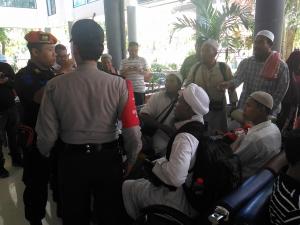 Massa aksi bela Islam jilid III dari Surabaya harus kucing-kucingan dengan Polisi (Dok Aktual/Ahmad H Budiawan)