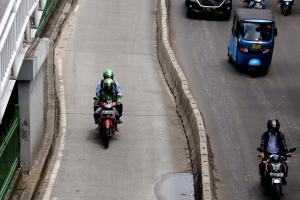 Salah satu penyebab terjadinya kecelakaan adalah kendaraan pribadi baik mobil maupun motor yang nekat menerobos jalur Transjakarta, karena itu Pelaksana tugas (Plt) Gubernur DKI Jakarta Sumarsono meminta petugas Tranjakarta menindak tegas dan  kalau perlu sekali ditangkap langsung motornya disita. AKTUAL/Munzir.