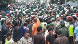bentrok ojek online
