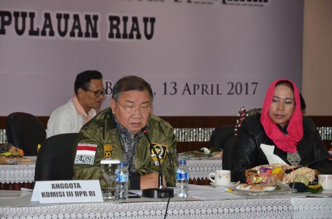 Pensiun Dini, Wenny Warouw : Tito Ingin “Naik Kelas”