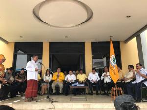 Ketua Umum Golkar pimpin pelepasan pemudik di kantor dpp golkar3