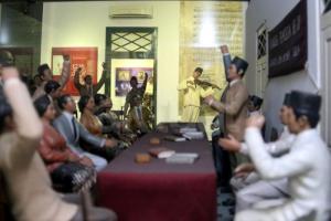 Diorama tentang suasana Kongres Pemuda II yang melahirkan Sumpah Pemuda koleksi Museum Sumpah Pemuda di Jalan Kramat Raya, Jakarta Pusat, Jumat(27/10/2017).Peringatan Sumpah Pemuda ke-89 pada 28 Oktober 2017 menjadi momentum bagi seluruh elemen bangsa untuk mengenang kembali tekad pemuda Indonesia yang mengikrarkan komitmen persatuan dan kesatuan Indonesia. AKTUAL/Munzir