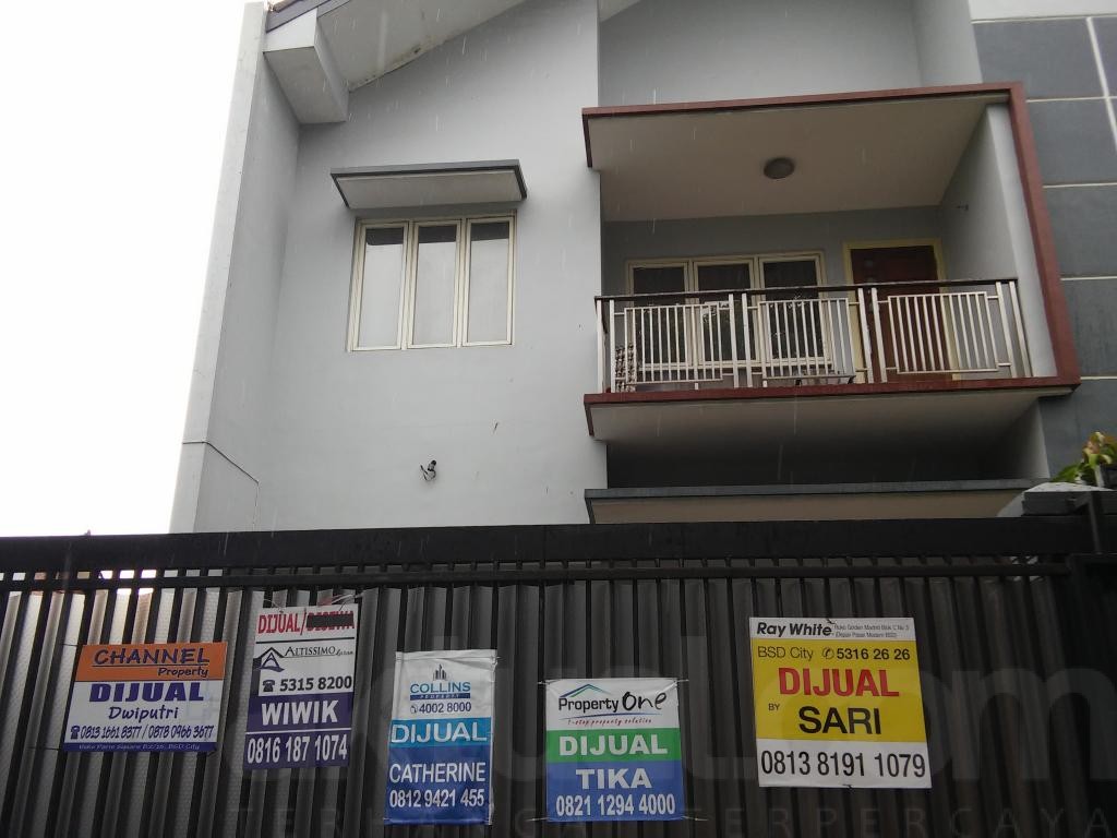 Salah Satu Rumah di Komplek Puspita Loka (Blok D1 No.1), yang dibangun di tanah sengketa milik Rusli Wahyudi. Oleh pemiliknya saat ini rumah tersebut dijual Rp5 Miliar.