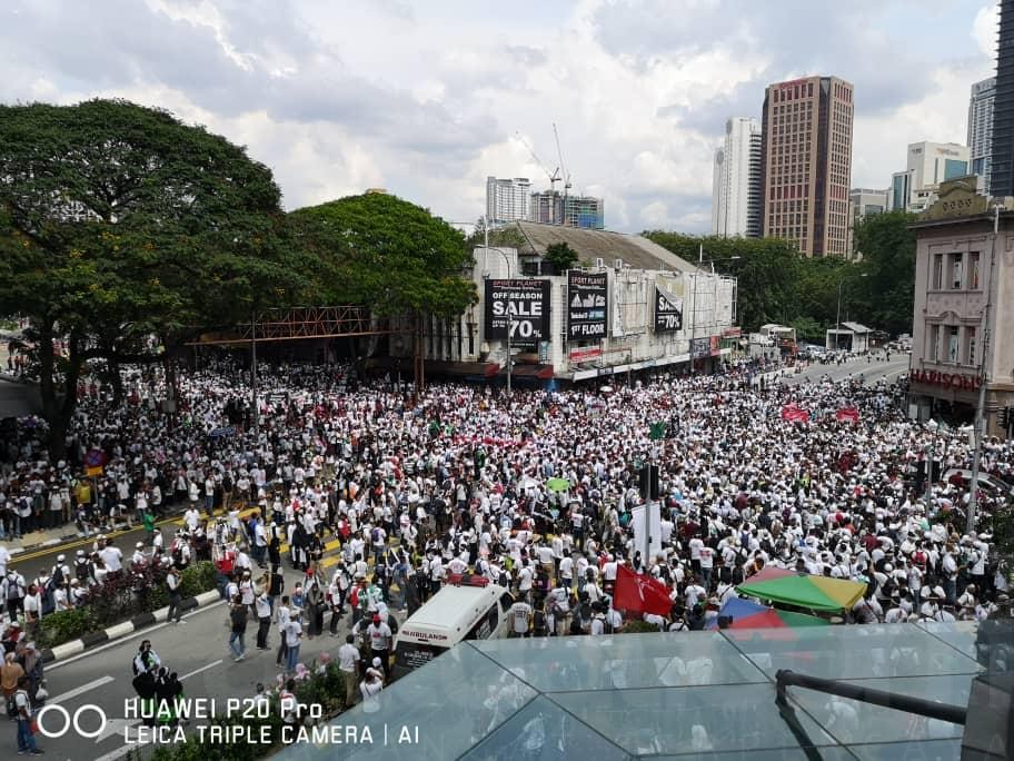 Kaum Melayu Malaysia berkumpul di Lapangan Merdeka, menolak ratifikasi ICERD