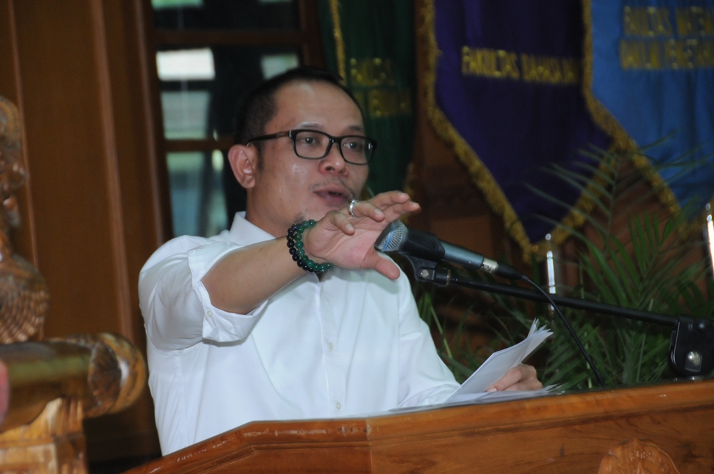 Tiga Jurus Menaker Hanif Hadapi MEA 2015  Terhangat 