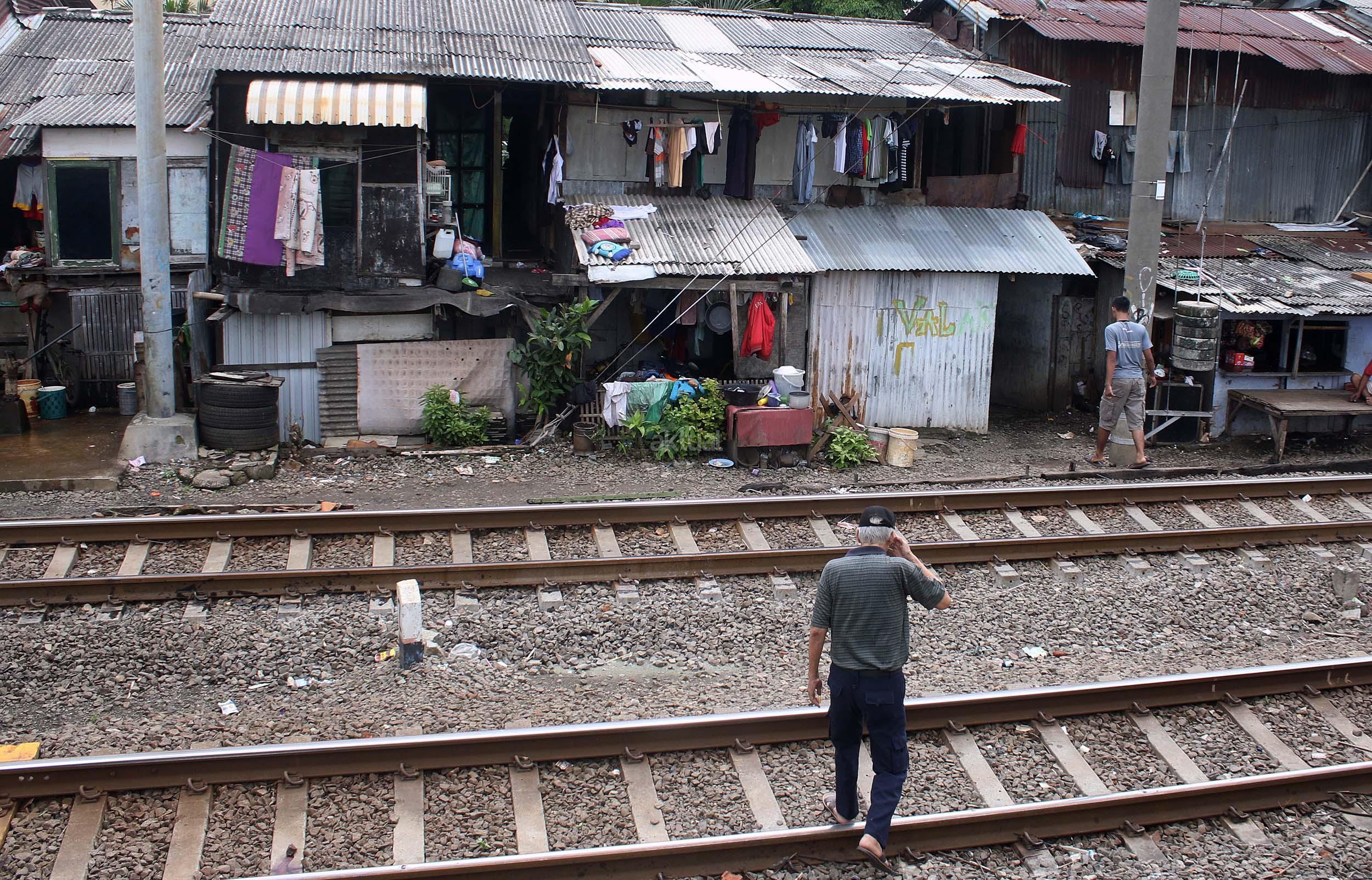 Pemukiman Pinggir Rel Kereta Api Terhangat Terpercaya
